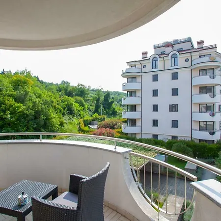 Primavera Apartment *