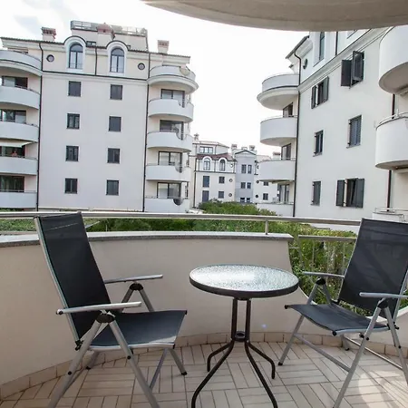 Primavera Apartment *